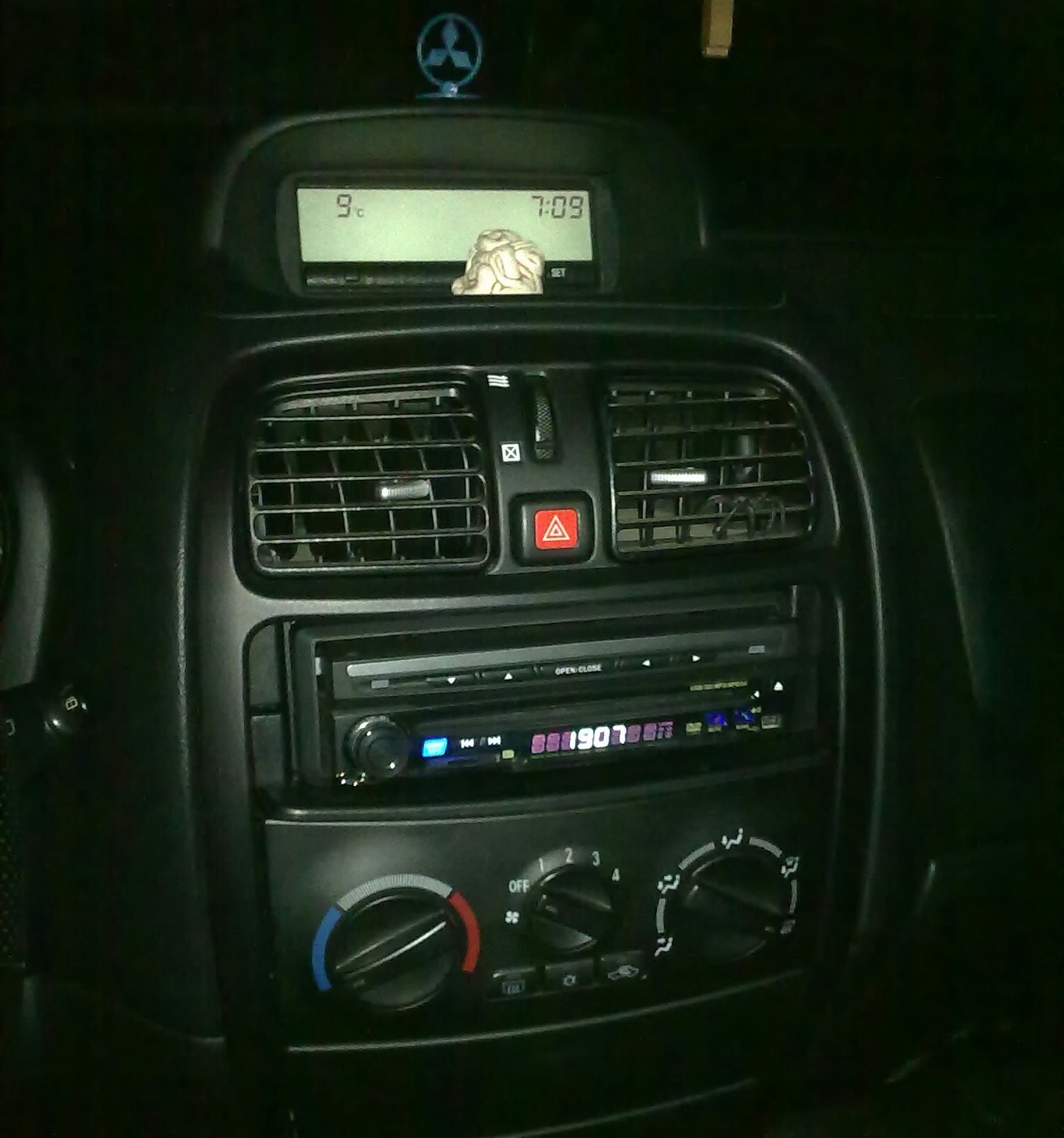 Магнитола mitsubishi 2003 года. Магнитола спейс. Магнитола спейс. Магнитола спейс. Space star магнитола.