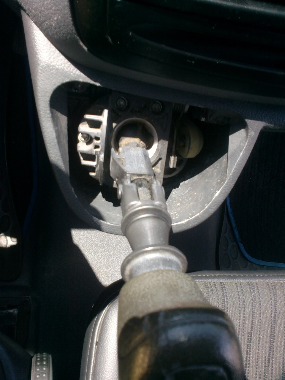 Замена чехла на ручке коробки передач — Mercedes-Benz Vito (2G), 2,2 л ...