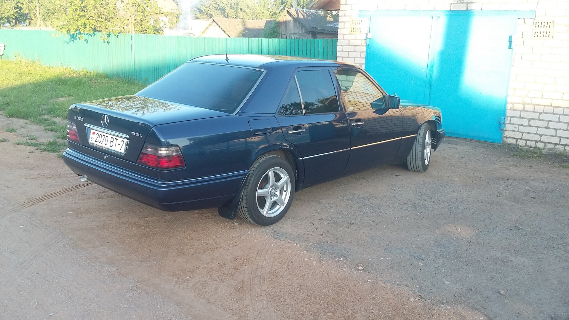 Потеют стекла в дождь. Нормально ли это? — Mercedes-Benz E-class (W124), 3  л, 1994 года | поломка | DRIVE2