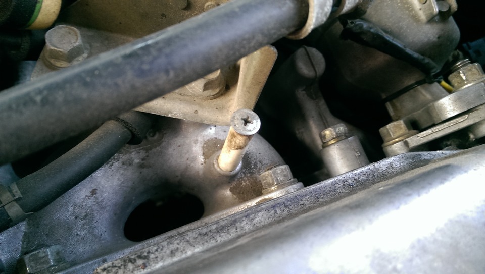 Заглушенная трубка на впускном коллекторе. Для чего она была ...