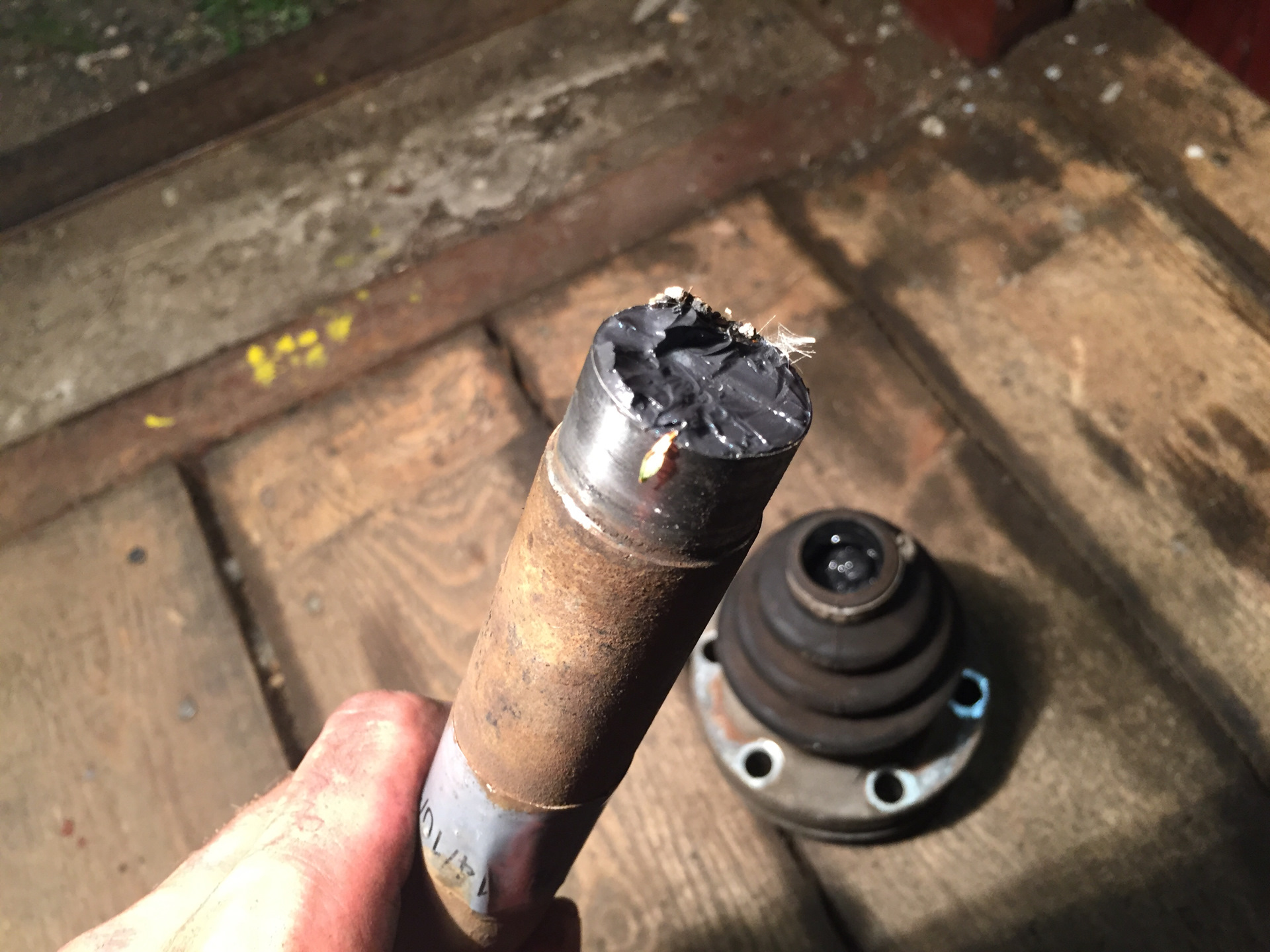 Оторвало привод. Пыльники шрусов галопер. Оторванный привод. Пыльник шрус нива 2121. Соболь оторвало подвесной.