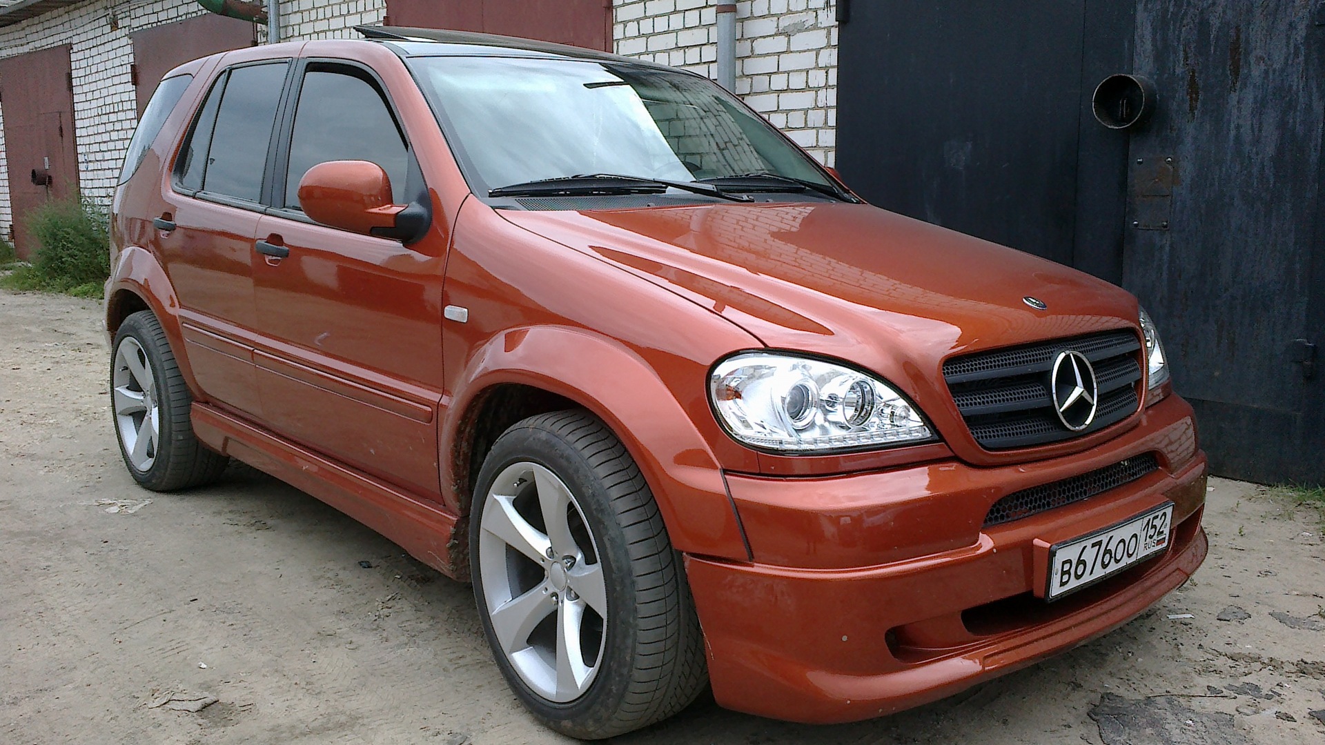 Мл отзывы владельцев. Mercedes Benz ml 163. Mercedes ml w163 обвес. Мерседес мл 163 красный. Мерседес мл 320 красный.