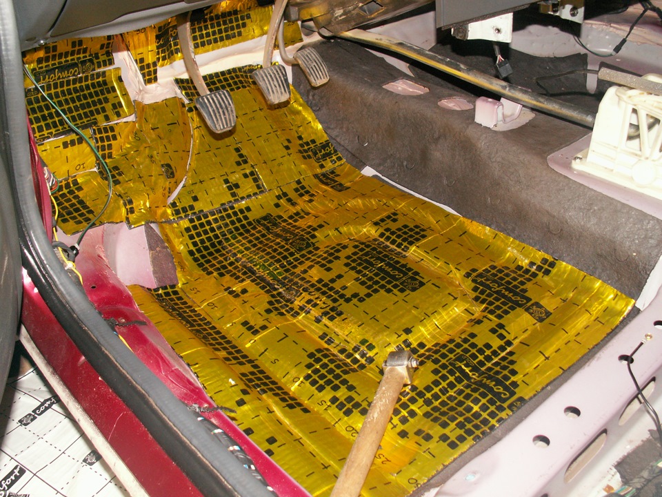 Дэу нексия разборка салона. 708a18as 960. Дэу нексия разборка салона фото. Дэу нексия разборка салона-708a18as 960. картинка Дэу нексия разборка салона. картинка 708a18as 960. Давненько я тут не был, дела как-никак. Сын родился и все такое. И все-таки удалось выкроить пару дней на поработать над любимым авто.Итак, шумка пола. Работы не в пример больше, чем над потолком, или дверьми, разбирать приходится практически весь салон, снимать центральную консоль, резать ковер посередине… Ковер, конечно, можно и не резать, но для этого надо полностью снимать кулисный механизм, а делать этого очень не хотелось.Так, о чем это я… А, ну да! Шумка! С некоторых пор мой любимый вид работ над машиной. Начнем:Шаг 1: снимаем кресла