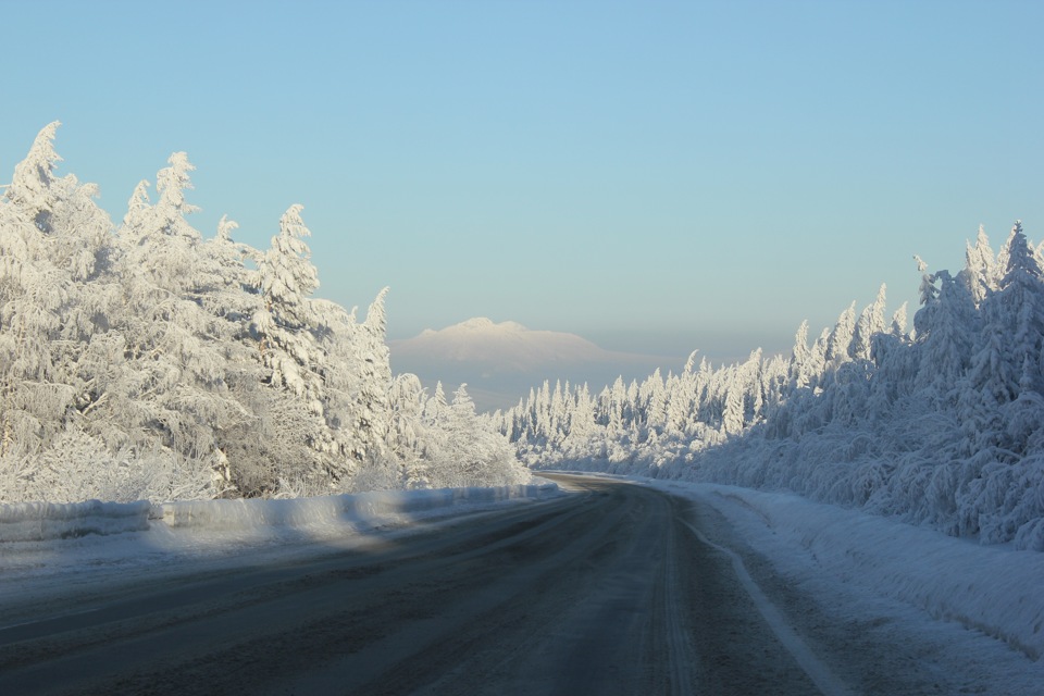 М5 златоуст. Златоуст зима. М-5 Урал зима. Зимние дороги Урала. Уральская дорога зимой.