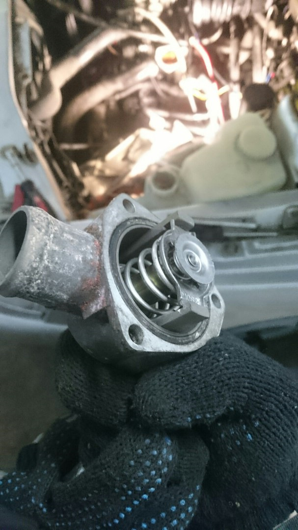 Замена термоэлемента термостата ваз 2110 — Lada 21102, 1,5 л, 2003 года ...