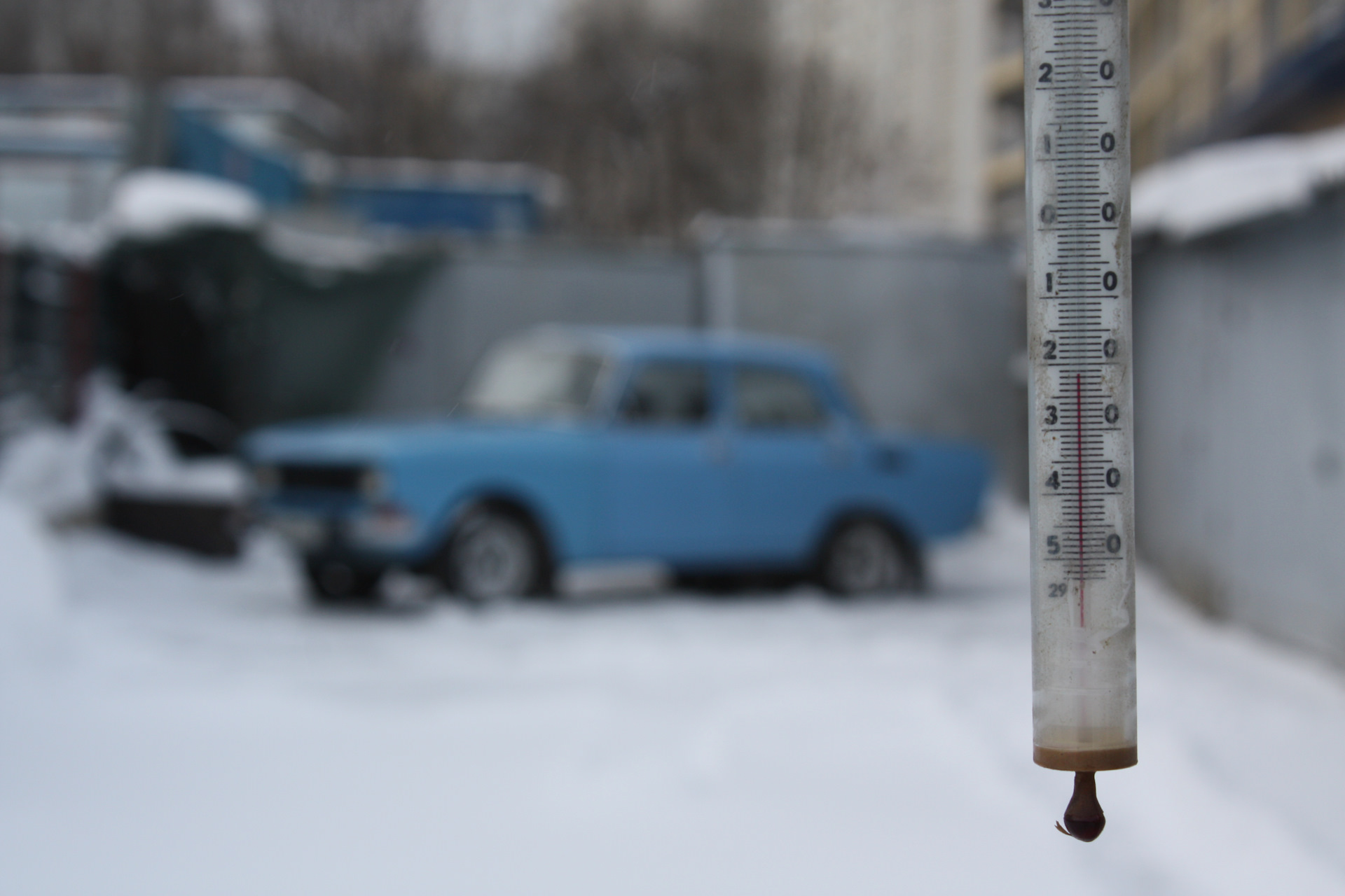 После температуры на улицу можно. Мороз градусник -30. На термометре 30 Мороза. Мороз -40 градусник. 40 Мороза термометр.