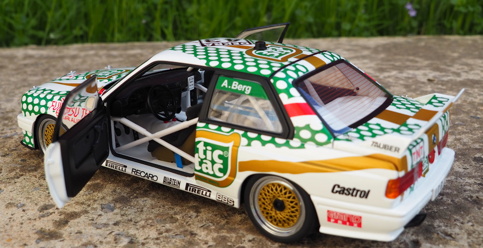 オートアート 1/18 BMW M3(E30)DTM 1991 #31 1/18 AUTOart BMW E30 M3 DTM 1991 Diecast Car Model