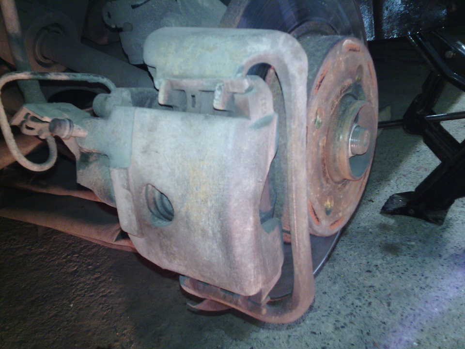 Греется колесо. — Volkswagen Passat B3, 1,6 л, 1988 года | своими ...