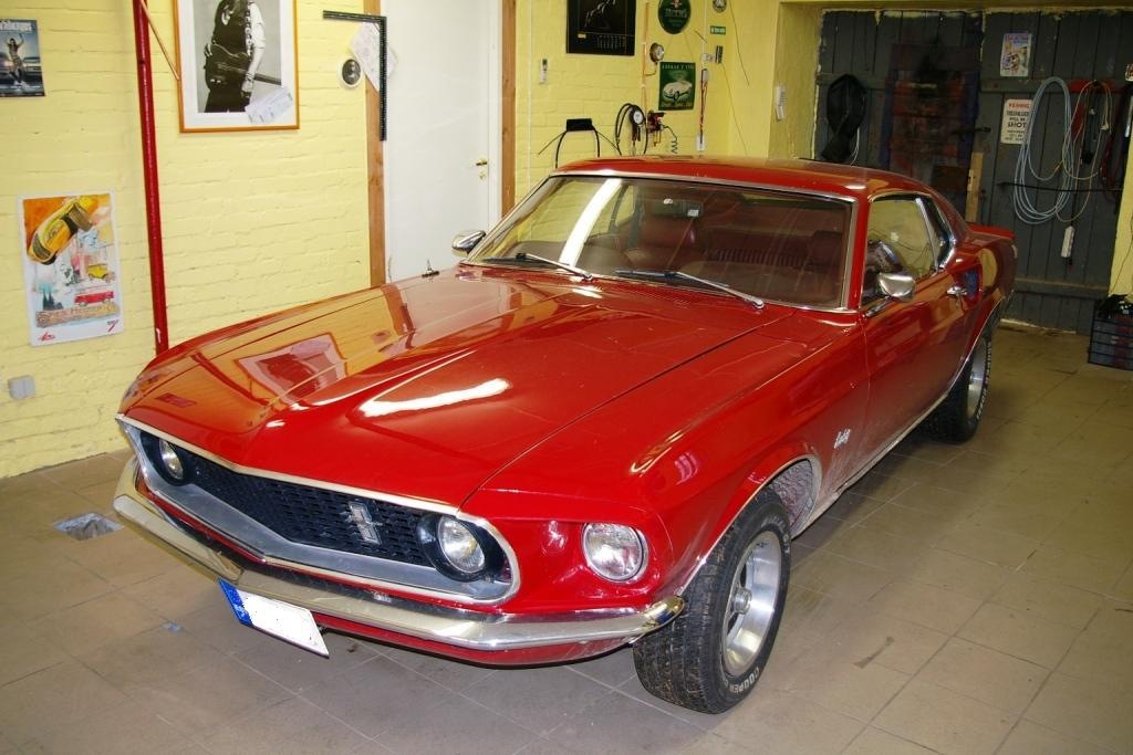 Ford Mustang 1969 перед