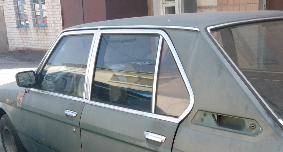 BMW E12. Хромированные молдинги на дверях (вокруг стекла). Как их снять ...