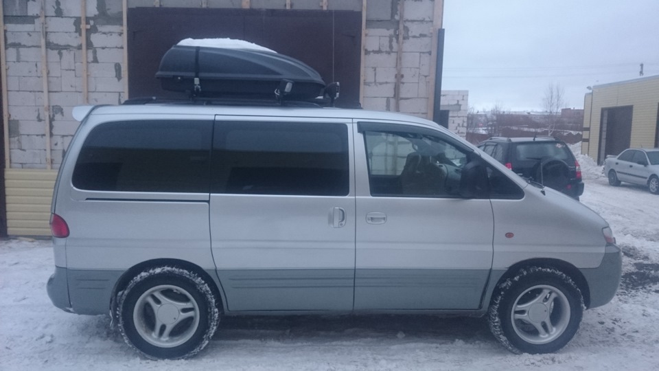 Hyundai starex колеса. Диски Хендай Старекс 2002. Старекс 1998-2003 на дисках от x5. Starex 2006 на дисках. Диски Hyundai Starex 2005.