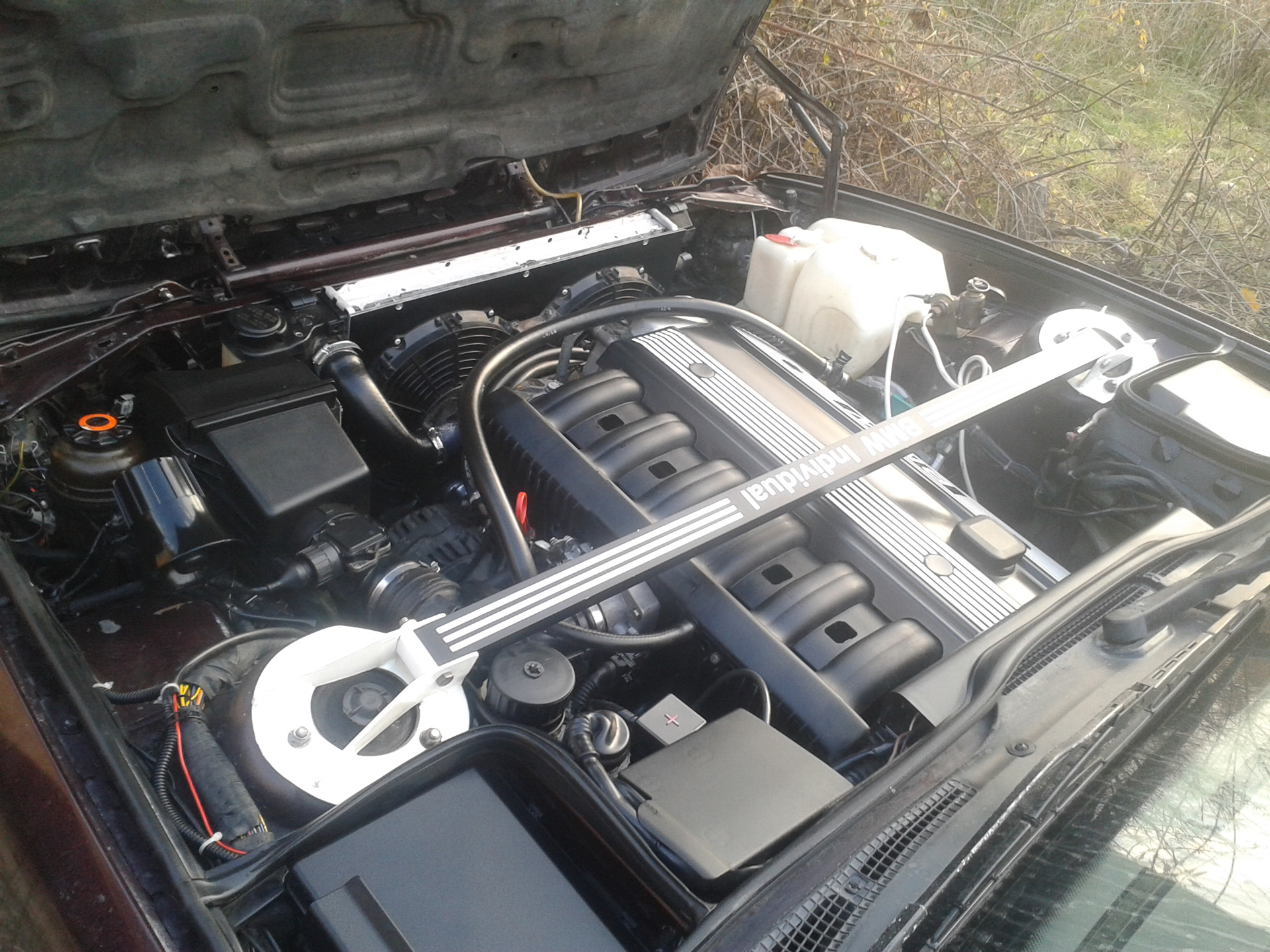 Распорка стоек для рено логан 2. Распорка рычагов ваз 2110. Нижняя распорка 2110. Распорка стоек хендай акцент. Распорка стоек w164.