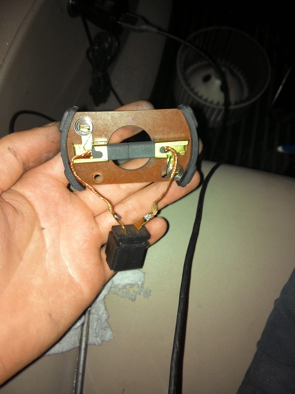 Замена щеток на моторе печки — ТагАЗ Vortex Estina, 2 л, 2009 года ...