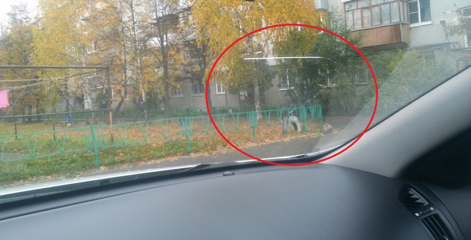 Трещина на лобовом стекле. Под замену. — KIA Ceed SW (1G), 1,6 л, 2011 ...