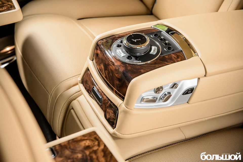 Машина настоящая rolls royce. Смотреть фото Машина настоящая rolls royce. Смотреть картинку Машина настоящая rolls royce. Картинка про Машина настоящая rolls royce. Фото Машина настоящая rolls royce