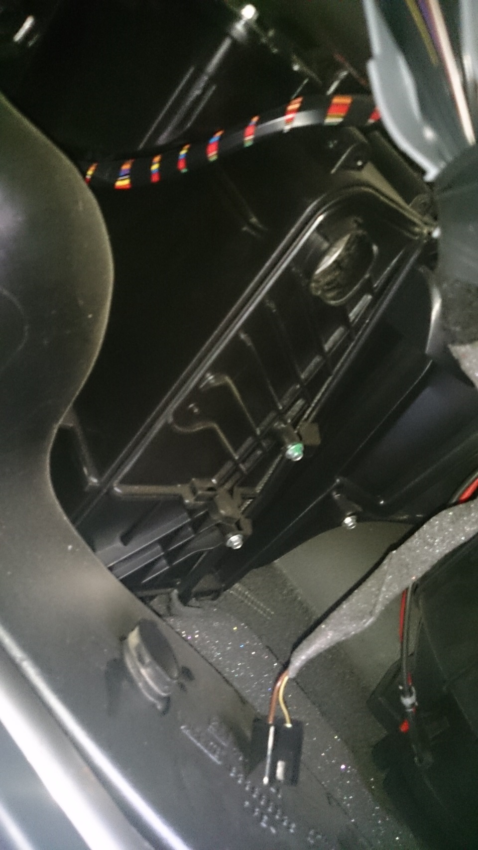 Охлаждаемый перчаточный ящик (бардачек). — Opel Astra H, 1,6 л, 2012 ...