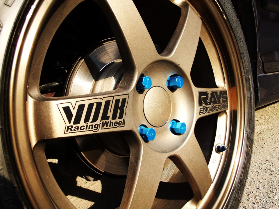 Посоветуйте диск. Rays Volk Racing te37. Диски Volk Racing te37. Волк рейсинг те37 бронза. Volk Racing te37 Hyundai Accent.