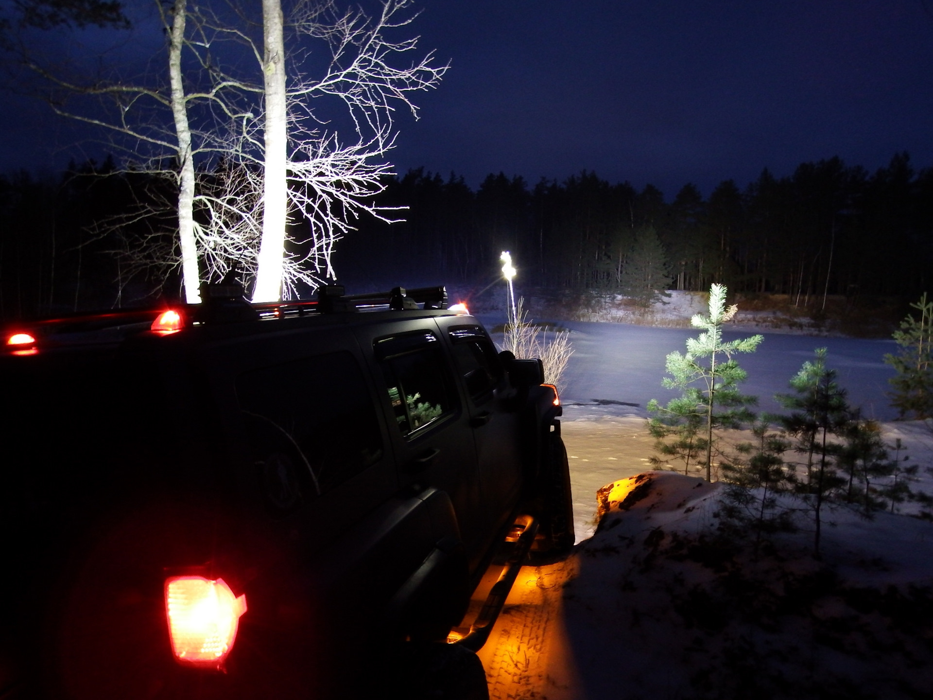 Ночной выезд. Военные ночью зимой. Снайпер ночь зима. Квадроцикл ночью. Квадроцикл ночью зимой.