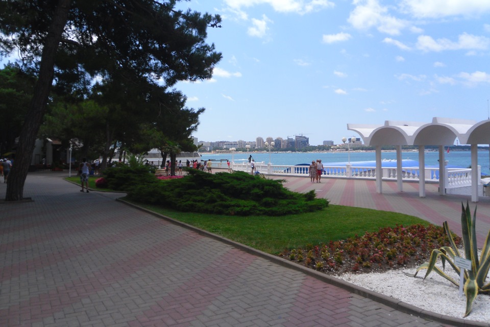 дивноморск набережная. дивноморское аттракционы. дивноморск море сейчас. черное море дивноморское. дивноморское солист.