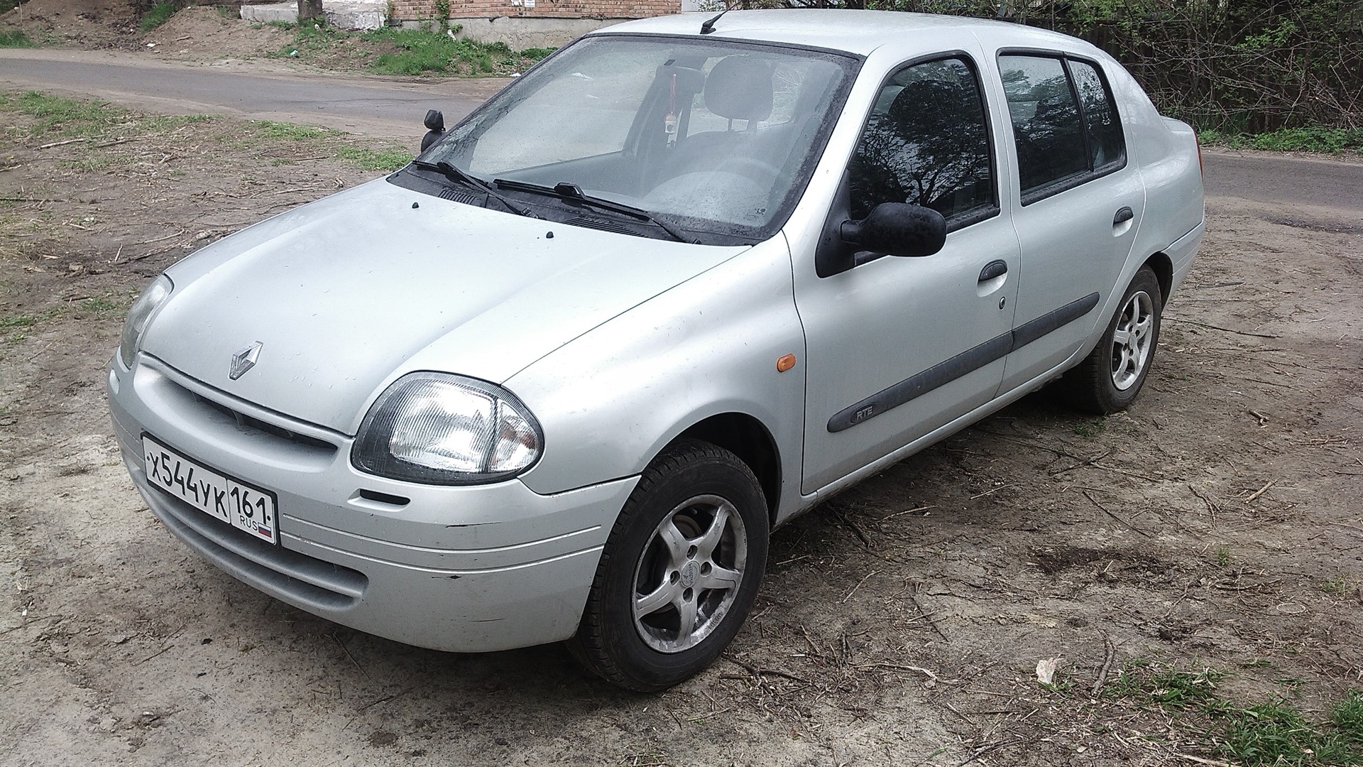 Рено клио символ. Рено Симбол 2001. Renault Clio symbol 2001. Рено Клио Симбол 1.4 2001 года. Renault Clio symbol 1.4.