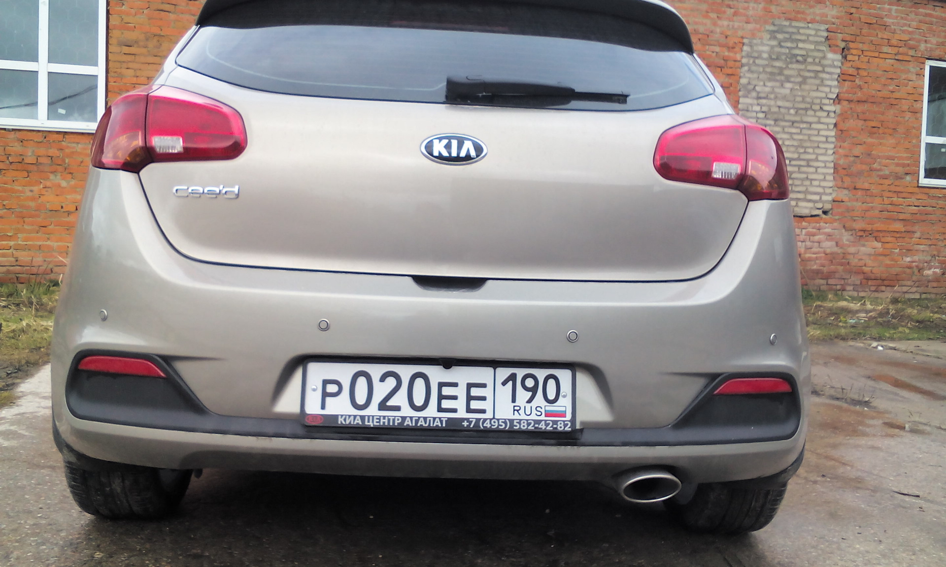 Вид задний парктроник. Kia Ceed парктроник. Парктроник Hyundai i30. Камера заднего вида Киа СИД хэтчбек.