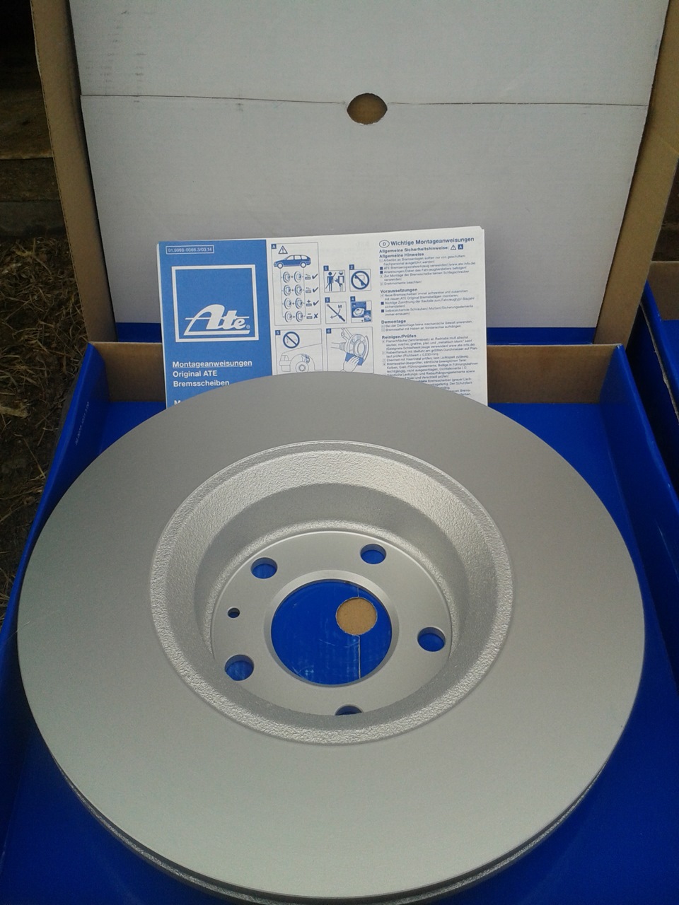 Замена передних тормозных дисков и колодок — Audi A6 (C6), 2 л, 2005 ...