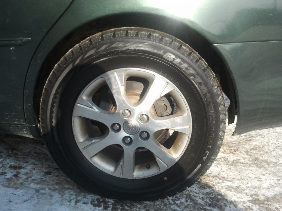 Резина Toyota 215 65 r16. Toyota Camry 40 резина 215 65 16. Тойота Камри 40 резина 215 65 16. 215/65 R16 или 215/60 r16 на Камри 30.