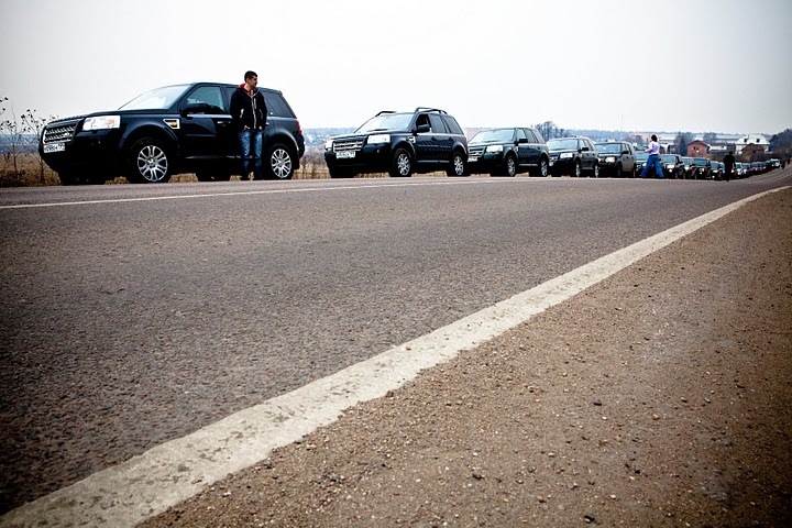 Лр клуб. Гонки на пикапах. Гонка carwow. Trucks Drag Racing.