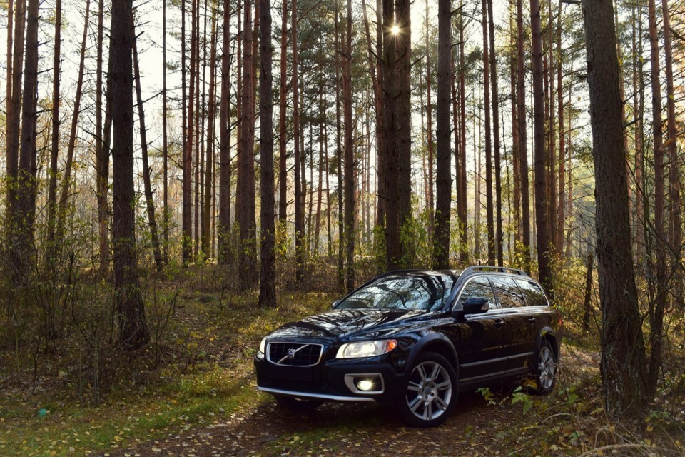 Volvo xc70 II на России в лесу