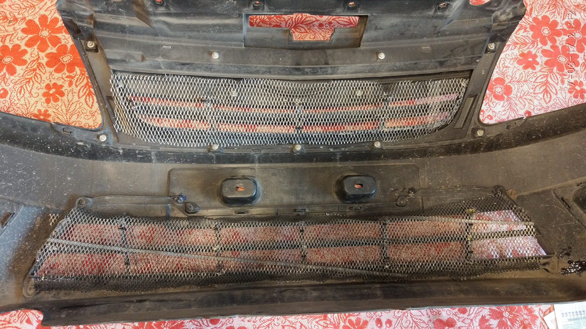 Пайка бампера и дополнительная сетка — Lada Гранта лифтбек, 1,6 л, 2015 ...