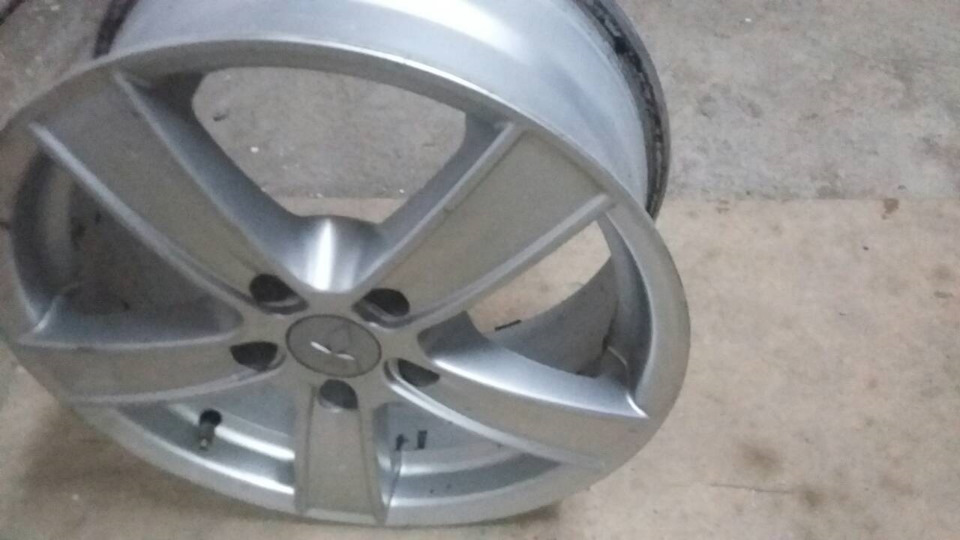 Литой диск радиус 16 штатная запаска — Mitsubishi Lancer X, 1,8 л, 2008 ...