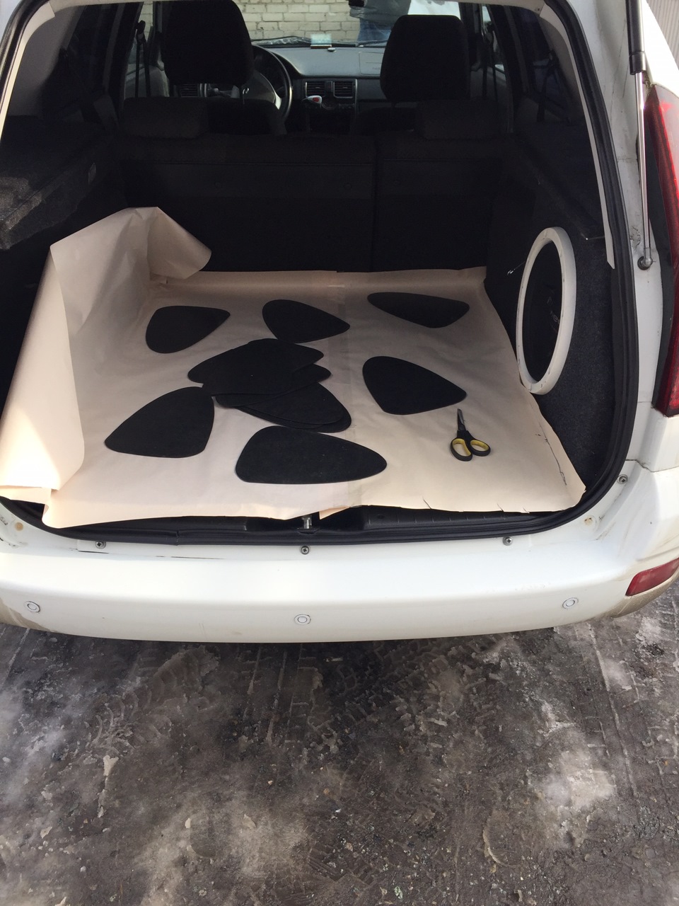 Выбор коврика в богажник — Lada Приора универсал, 1,6 л, 2013 года ...