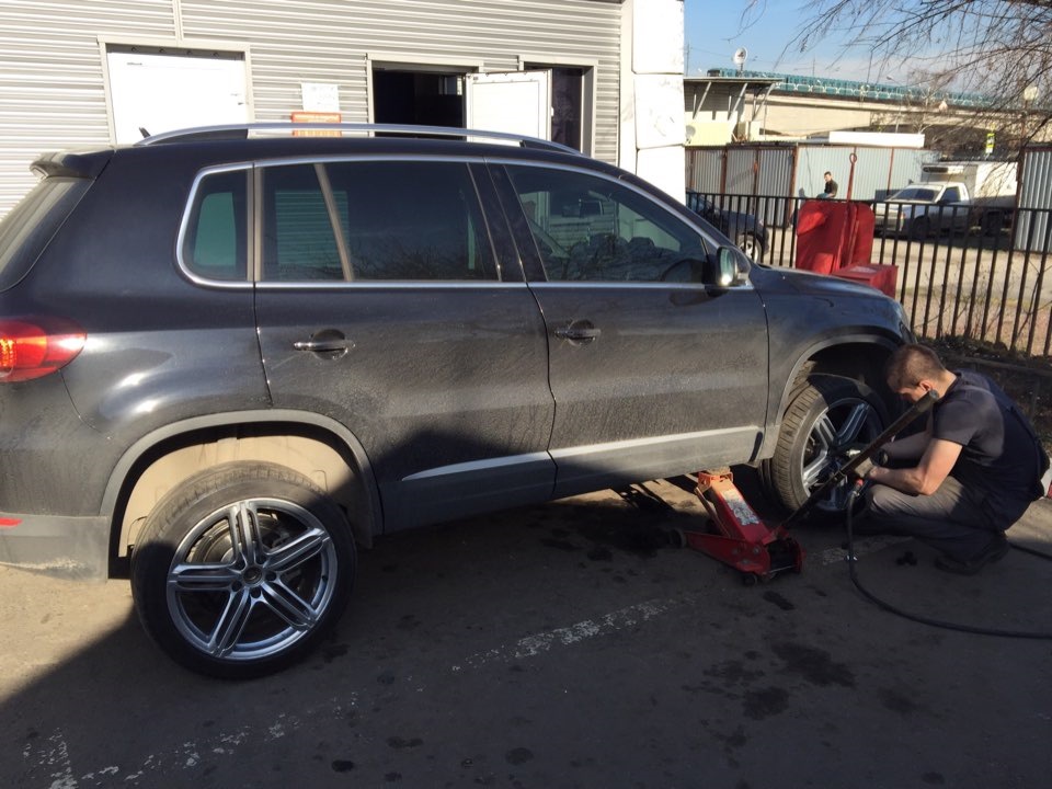 Переобулась в летнюю резину) — Volkswagen Tiguan (1G), 2 л, 2015 года ...