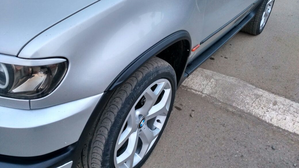 Арка е53. Расширители арок BMW e53. Расширители колесных арок BMW x5 e53. Расширители арок e53 4.8. Расширители арок БМВ х5 е53.