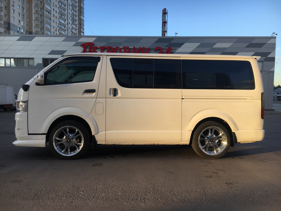 Hiace диски. Toyota Hiace h200. Toyota Hiace 200. Toyota Hiace h200 диски. Toyota Hiace h300.