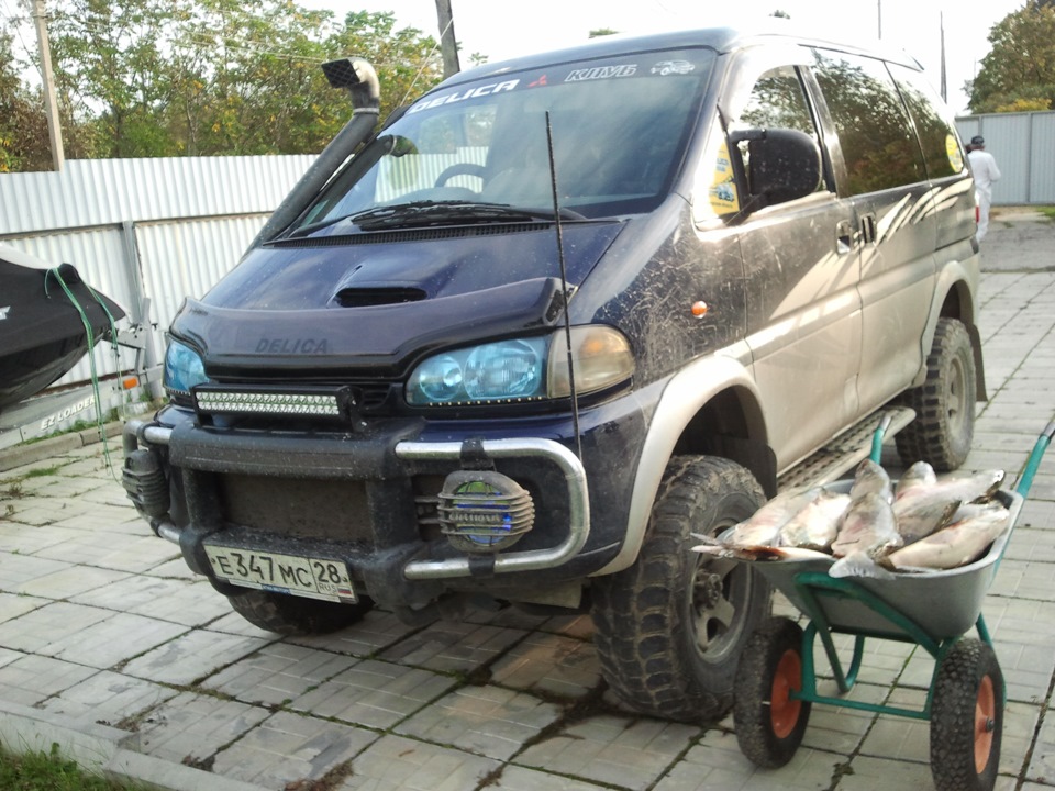 Delica 2.3. Мицубиси Делика 2. Мицубиси Делика зеленая. Mitsubishi Delica l200. Митсубиси Делика 2.3 дизельный.