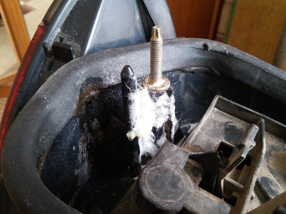 Ремонт креплений фары или прощай вода в багажнике — Peugeot 406, 1,8 л ...