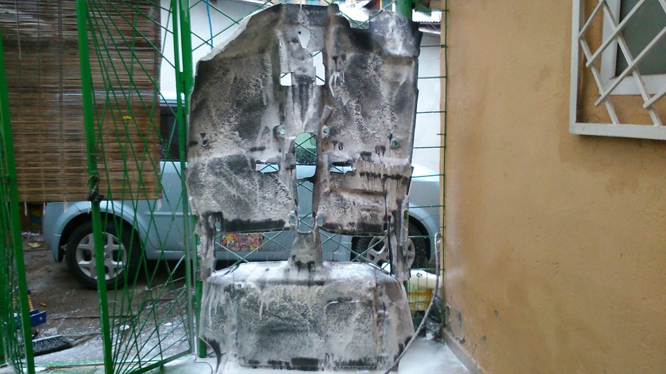 Сбор разбор часть 4. Радикальная мойка, и начало изымания двс и акпп ...