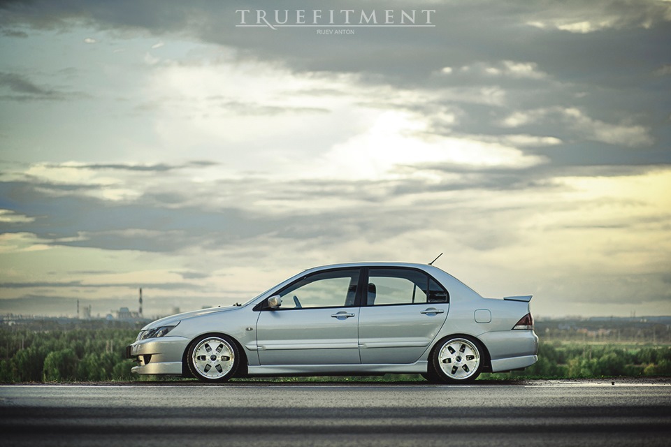 Mitsubishi Lancer 9 stance