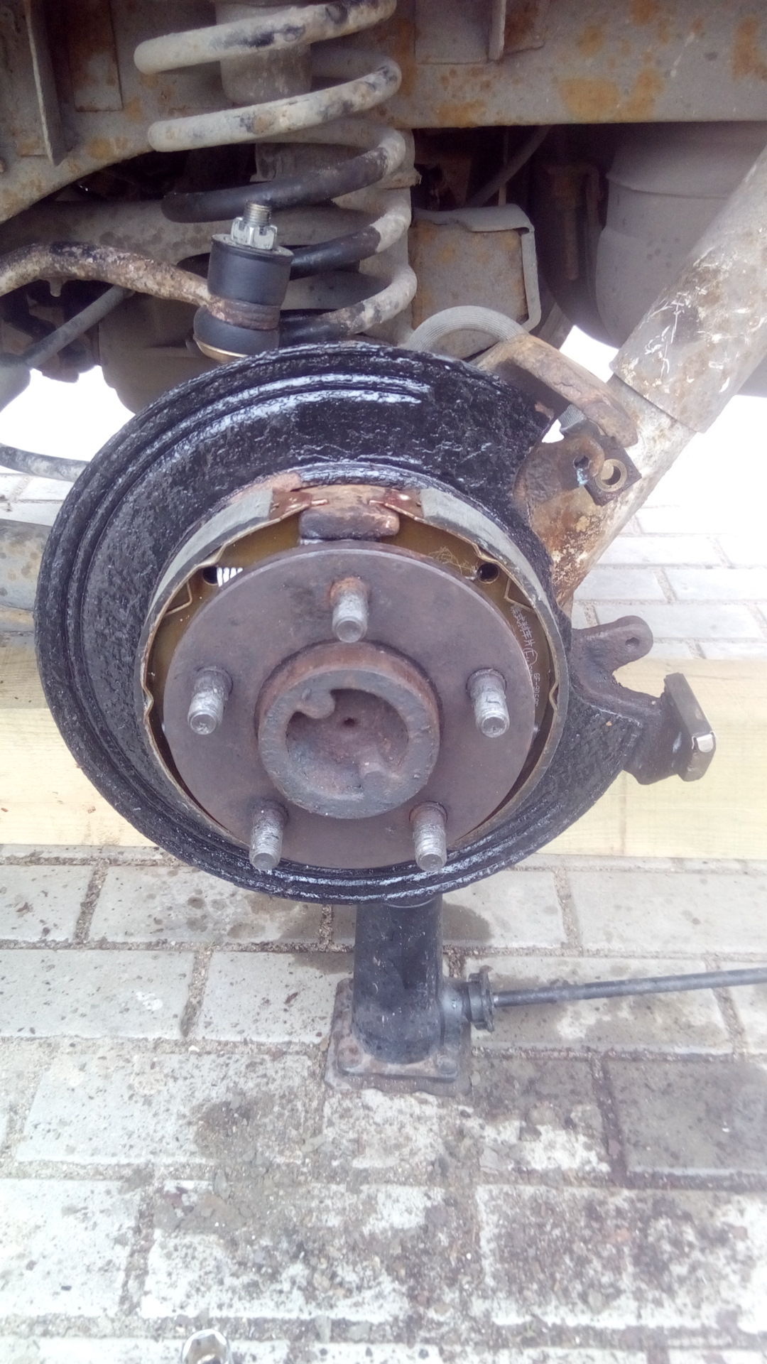 Замена колодок стояночного тормоза — Jeep Grand Cherokee (ZJ), 5,2 л ...