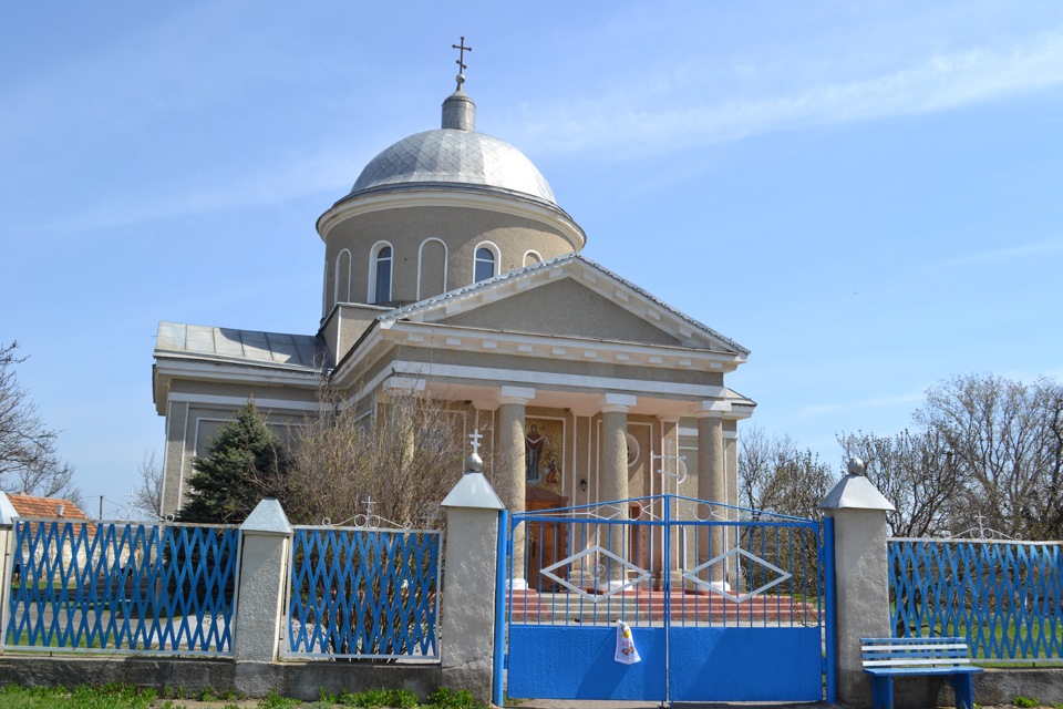 Петровка томской. Петровка Одесская область. Село Петровка Томская область. Лиман Петровка Одесская область. Храм Покрова в с.красный Лиман.