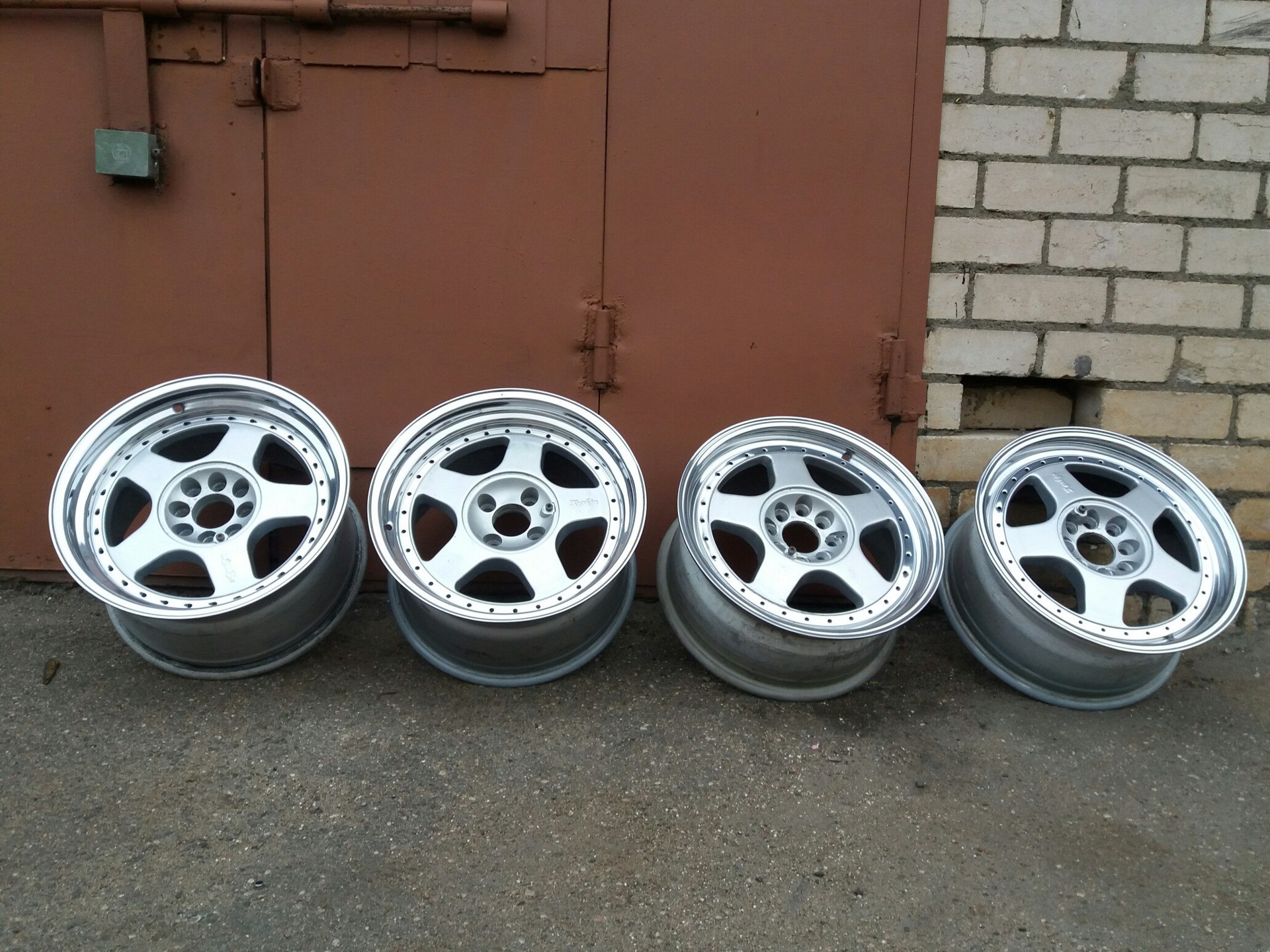 Ворк эмоушен cr 2p. 0 сильвер. Тзск r14 4x98. Кик торус r14. Тзск r15 4x98.