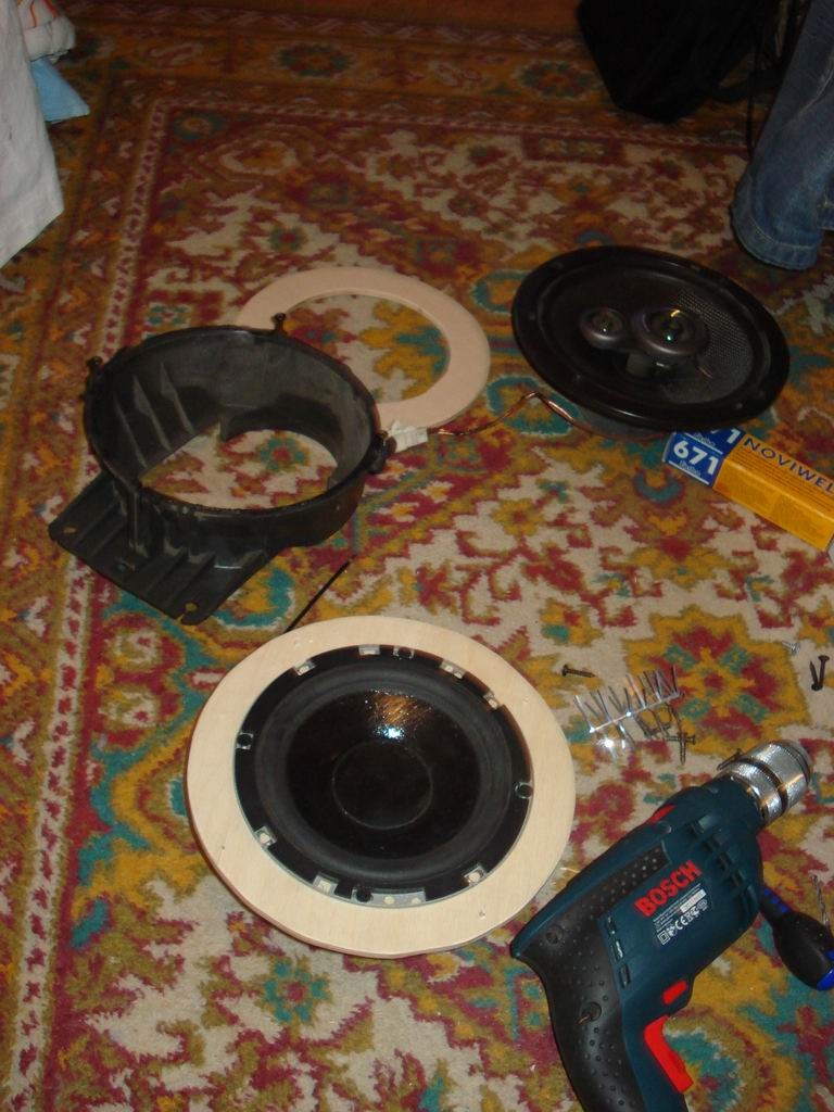 Replacing the stock 20 cm speakers with 16 cm DLS - Toyota Celica 20 L 1998 with DRIVE2