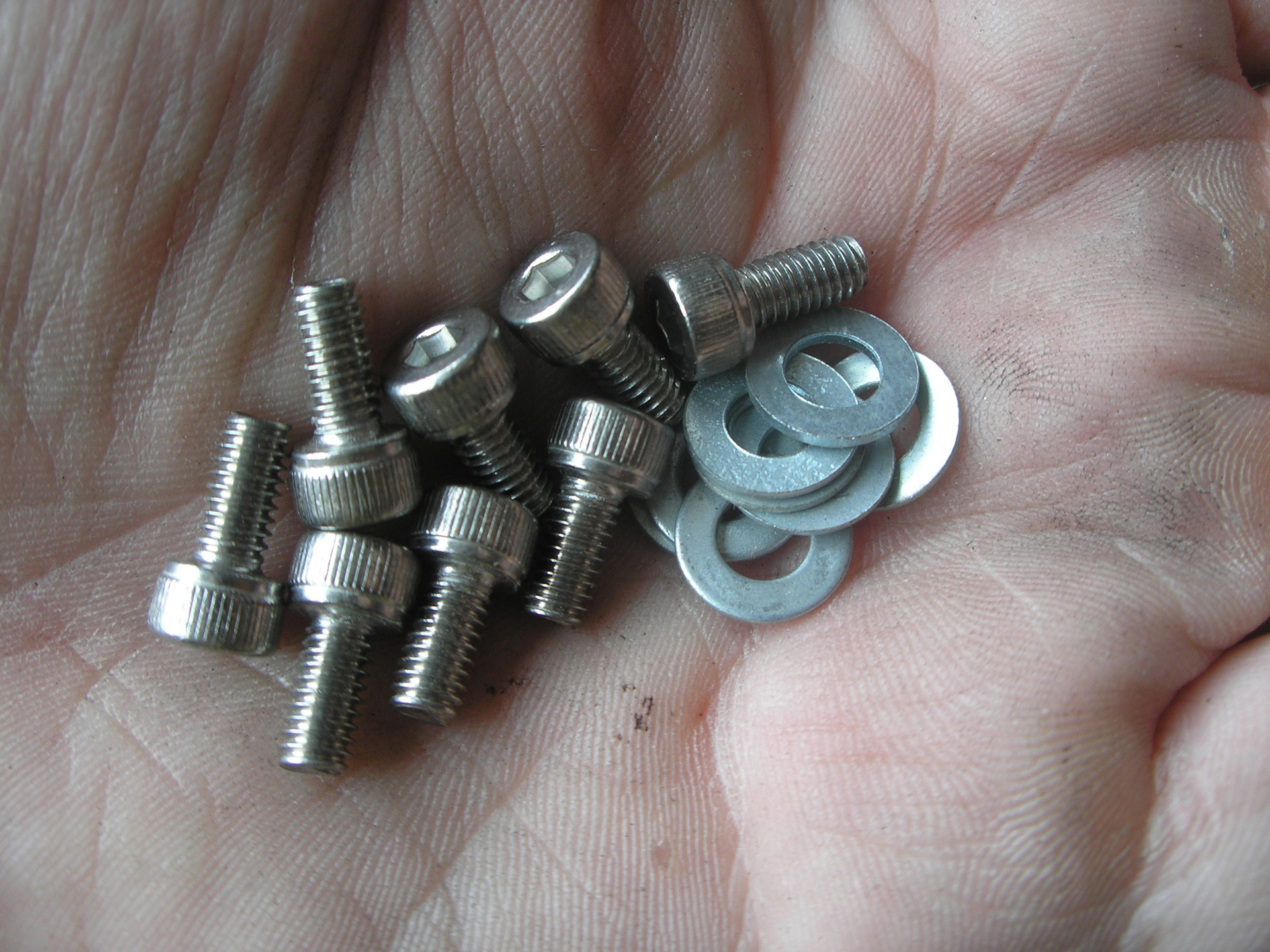 направляющие суппорта тойота королла е150. 5. винты направляющие. 2. швп 1610.