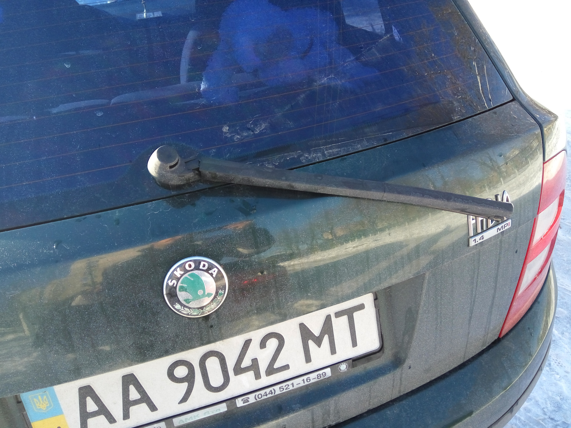 Как снять дворники шкода фабия 1 Рычаг заднего стеклоочистителя part two - Skoda Fabia Mk1, 1,4 л, 2002 года свои