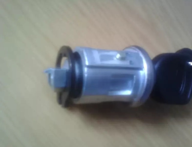 Заклинил ключ в замке зажигания — Ford Mondeo III, 1,8 л, 2002 года ...