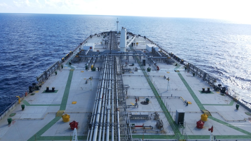 Excursus on the deck of the bulk-oil tanker