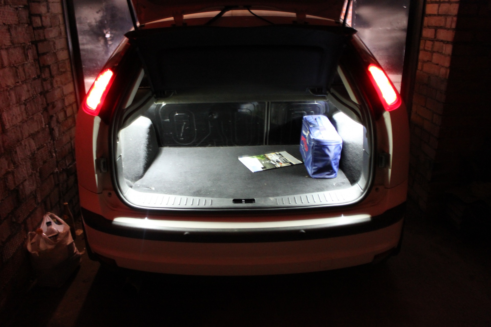 Форд Фокус 2: светодиодная подсветка салона