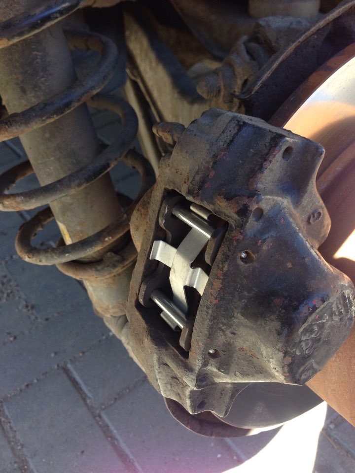 Установка ремкомплекта на суппорта — Opel Vectra B, 1,8 л, 1997 года ...