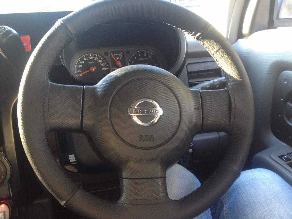 Обтянул руль кожаной оплеткой! — Nissan Cube II, 1,4 л, 2005 года ...
